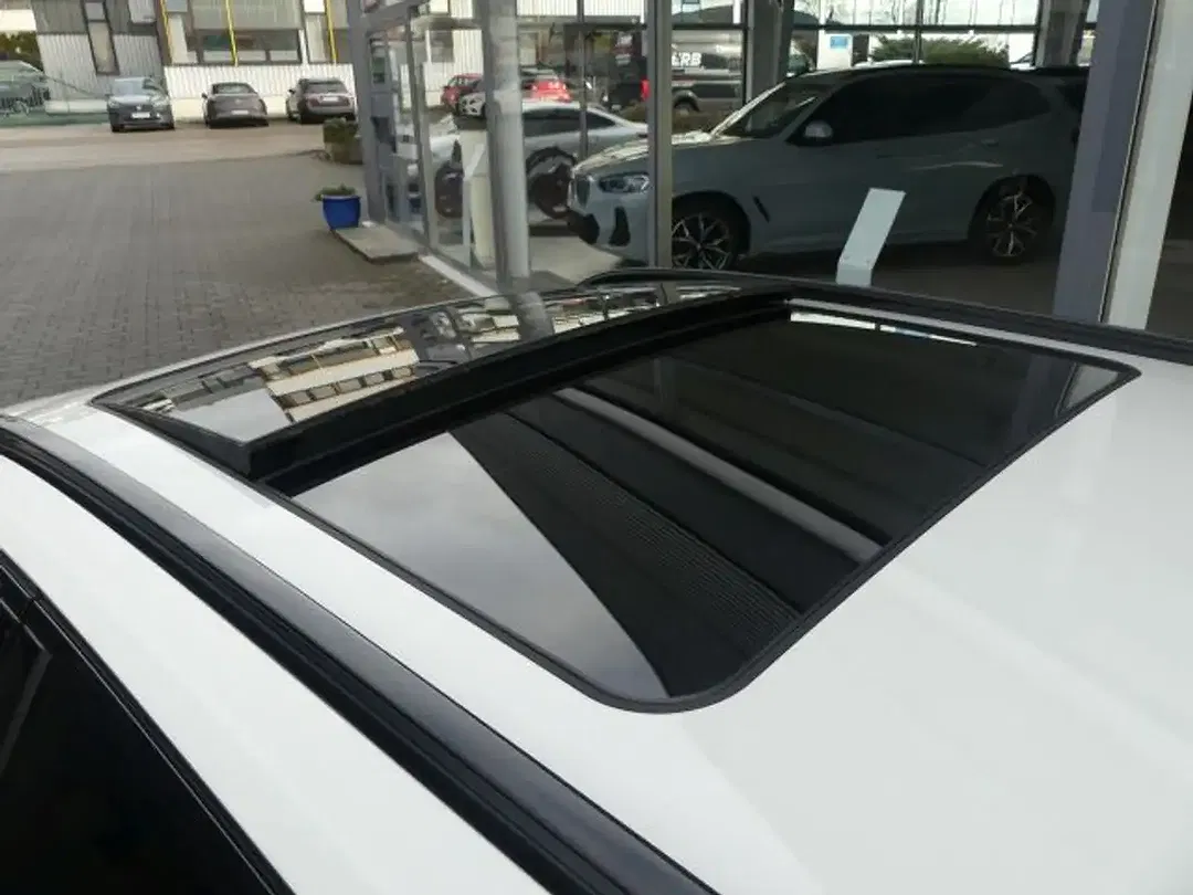 BMW 330 Touring M Sport - Thumbnail 5