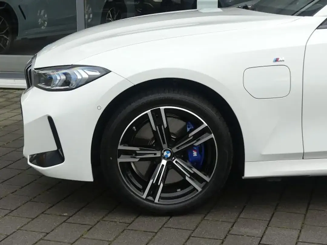 BMW 330 Touring M Sport - Thumbnail 6