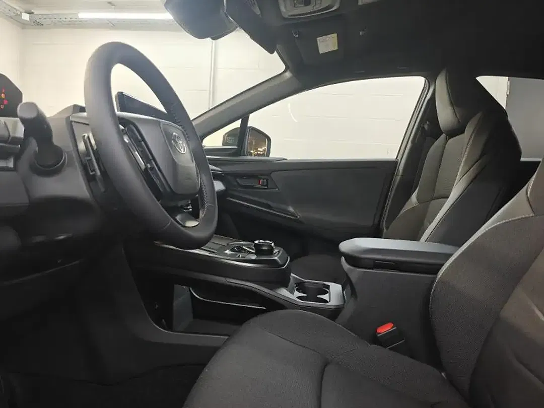 Toyota C-HR+ Business Edition - Thumbnail 4