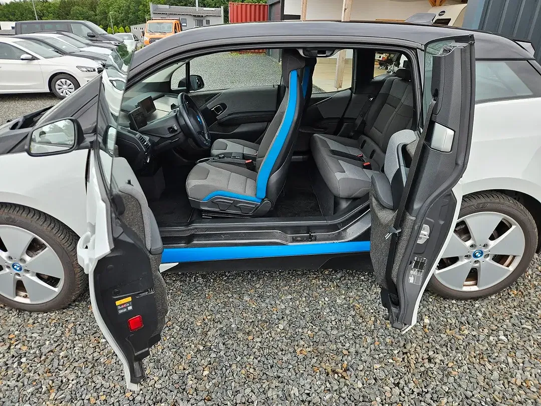 BMW i3 - Thumbnail 6