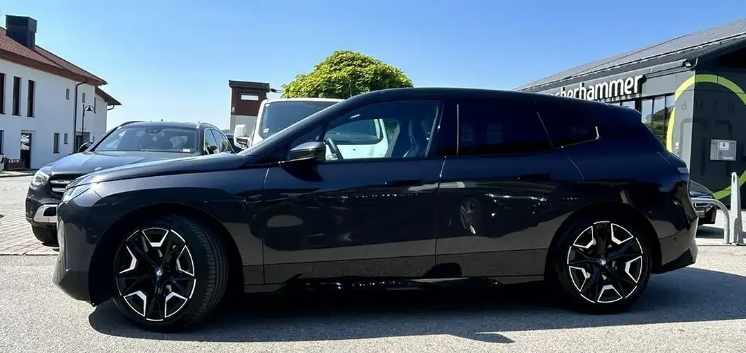 BMW iX xDrive Sport - Thumbnail 3