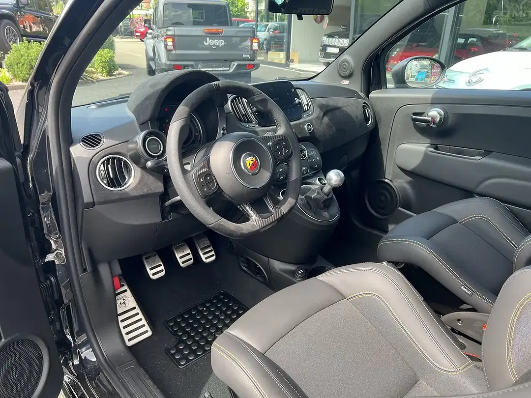 Abarth 695 75th Anniversario - Thumbnail 12