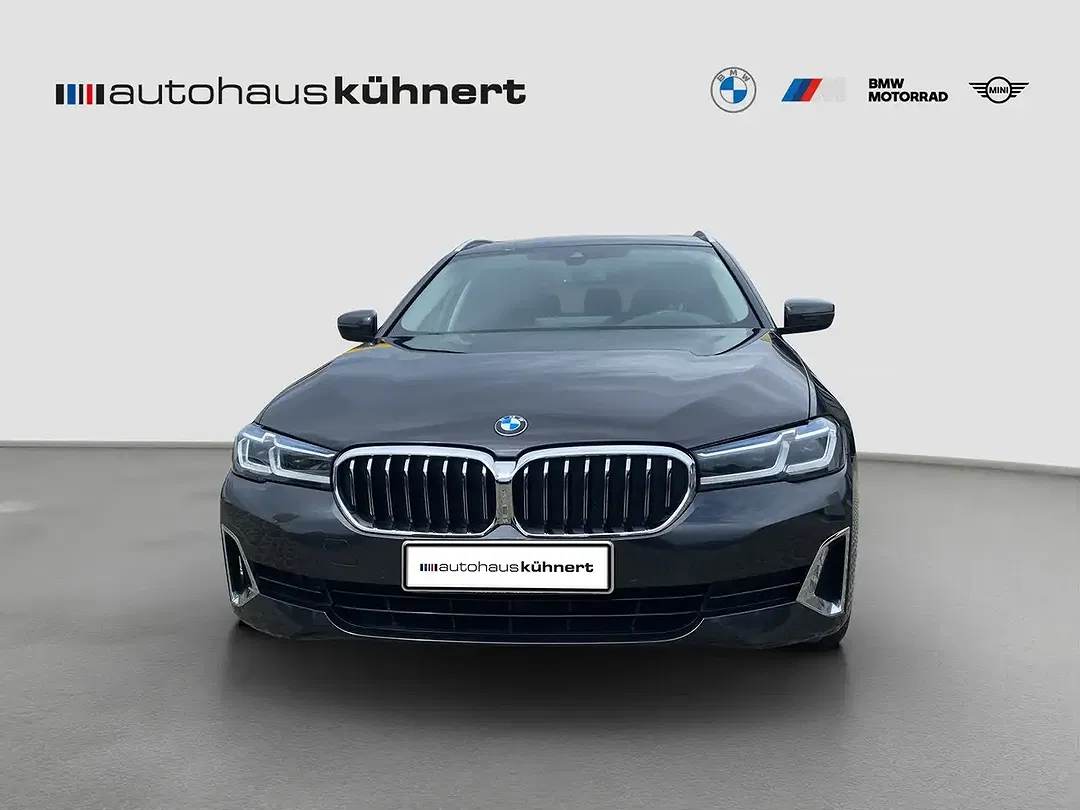 BMW 540 xDrive Touring Luxury Line - Thumbnail 2