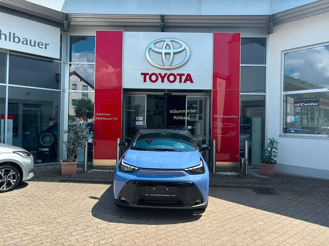 Toyota Aygo Hybrid Lounge - Afbeelding 1
