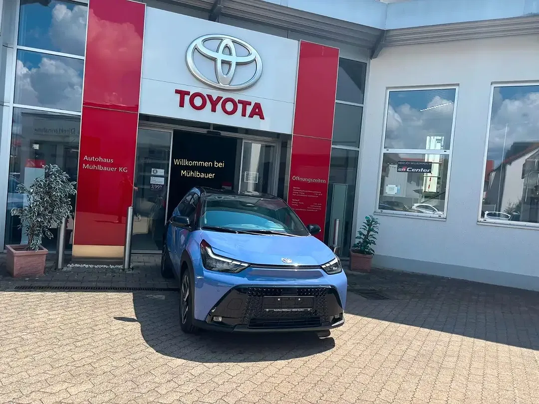 Toyota Aygo Hybrid Lounge - Thumbnail 3