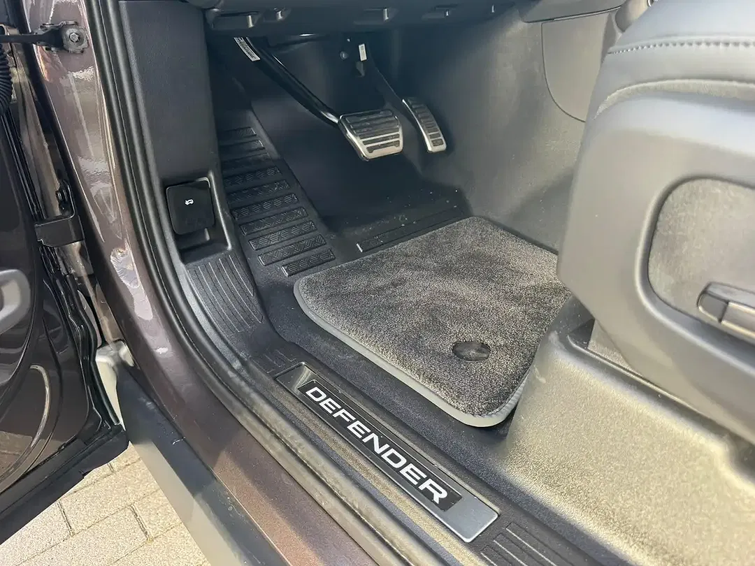 Land Rover Defender P635 OCTA 110 - Thumbnail 12