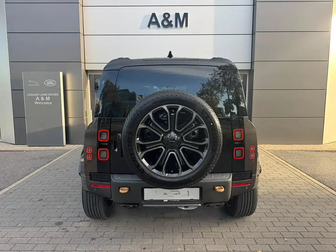 Land Rover Defender P635 OCTA 110 - Thumbnail 4