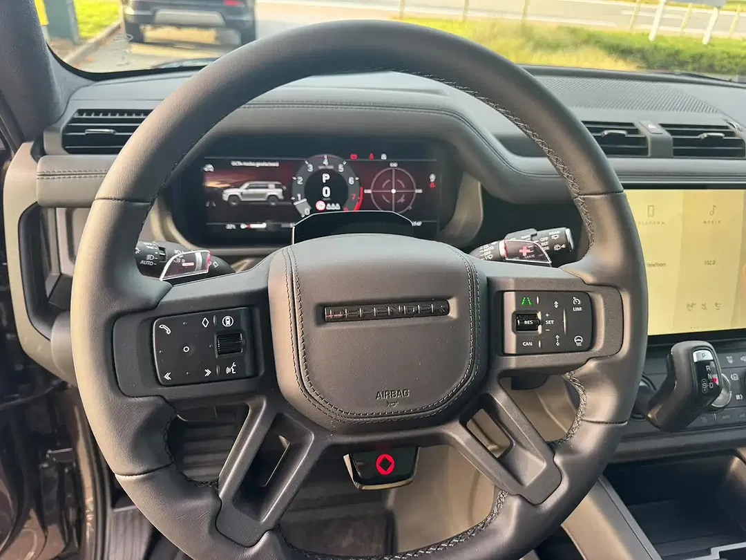 Land Rover Defender P635 OCTA 110 - Thumbnail 7