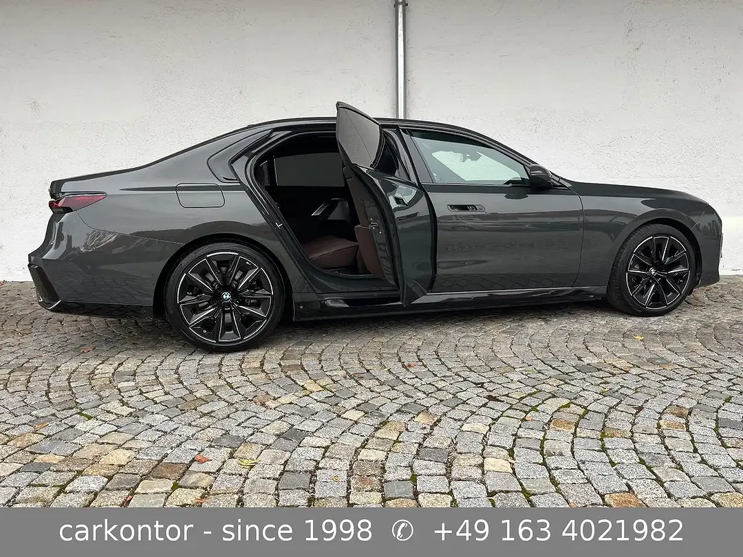 BMW 750 Lounge - Thumbnail 10