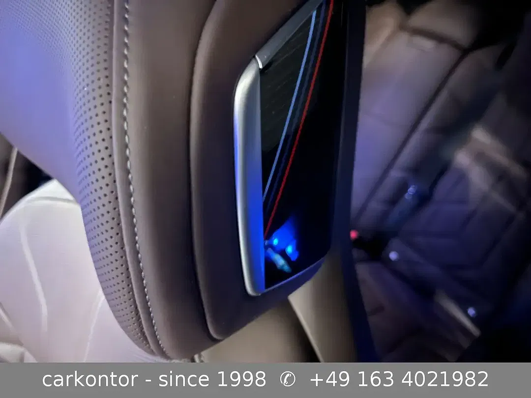 BMW 750 Lounge - Thumbnail 13