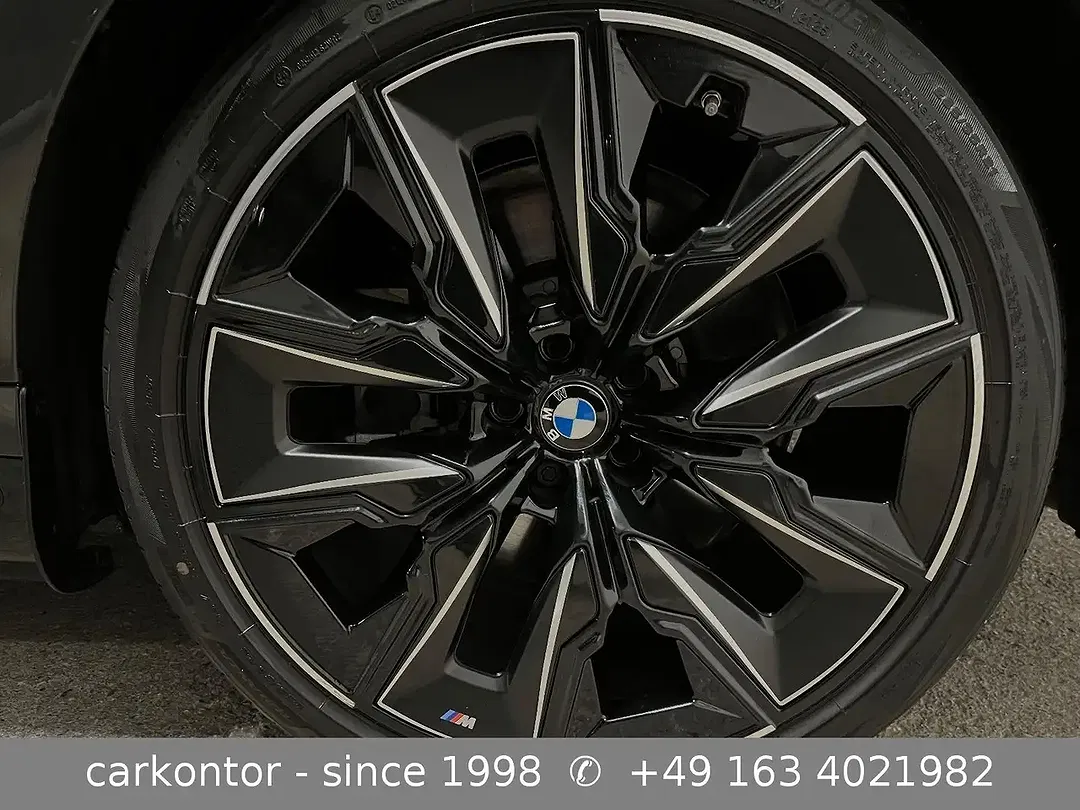 BMW 750 Lounge - Thumbnail 15