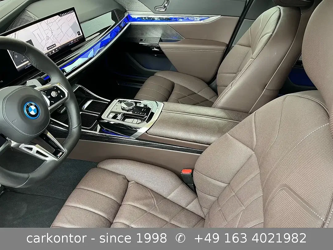 BMW 750 Lounge - Thumbnail 5