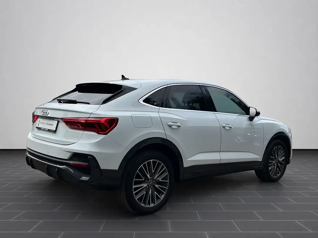 Audi Q3 45 TFSI e S tronic - Thumbnail 2
