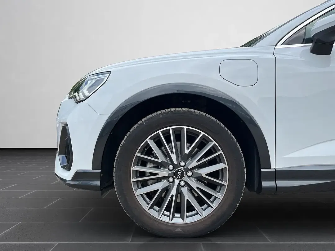 Audi Q3 45 TFSI e S tronic - Thumbnail 8