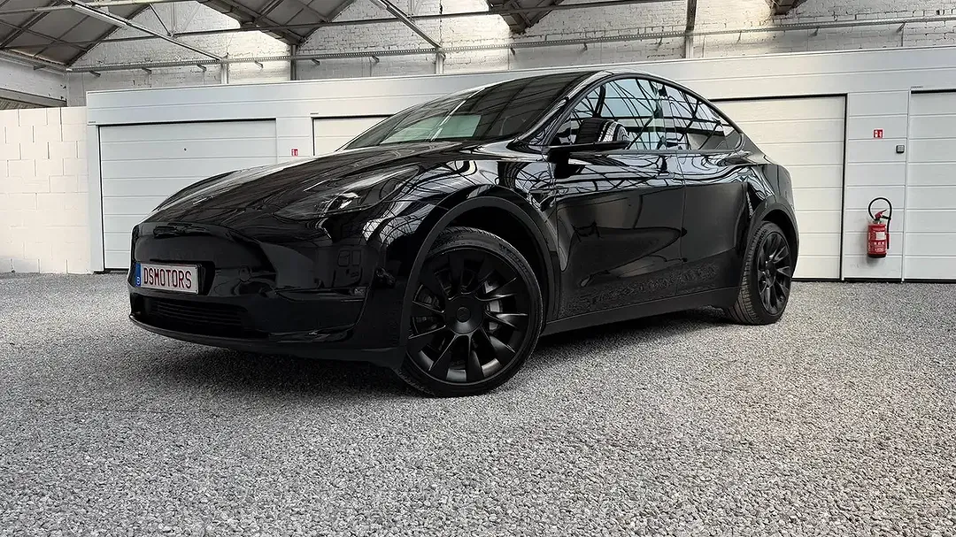 Tesla Model Y AWD Dual Motor Long Range - Thumbnail 2