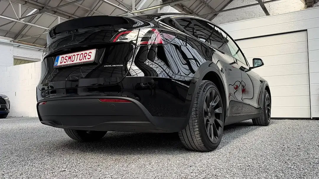 Tesla Model Y AWD Dual Motor Long Range - Thumbnail 3