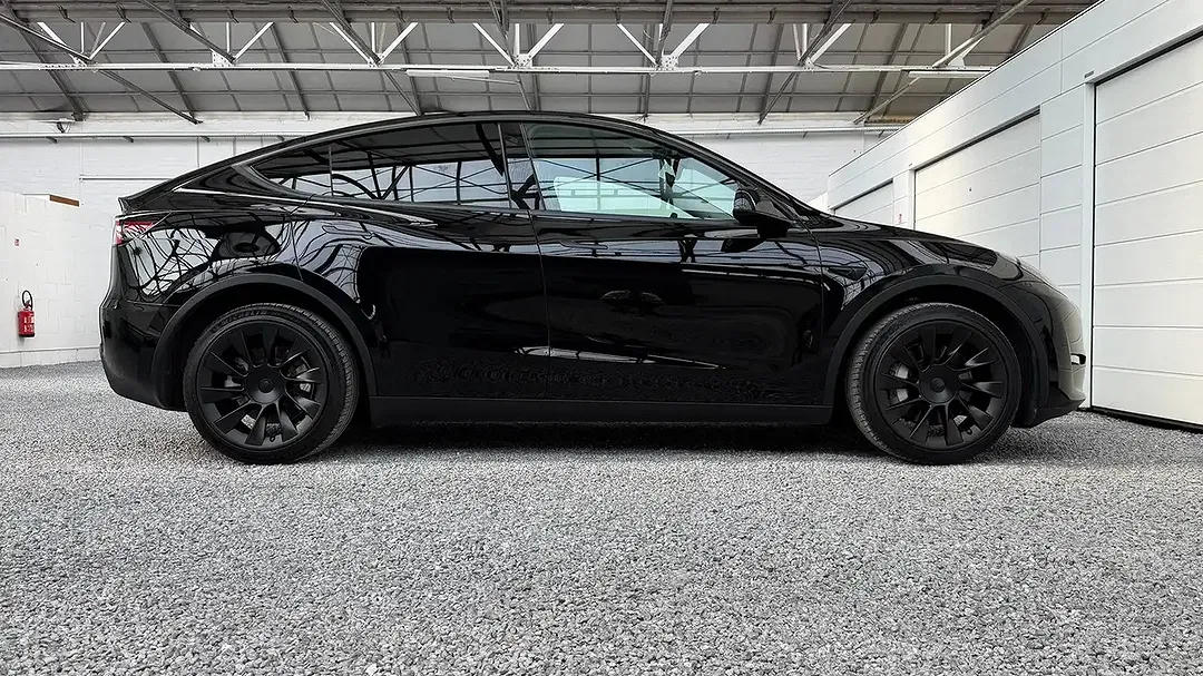 Tesla Model Y AWD Dual Motor Long Range - Thumbnail 6