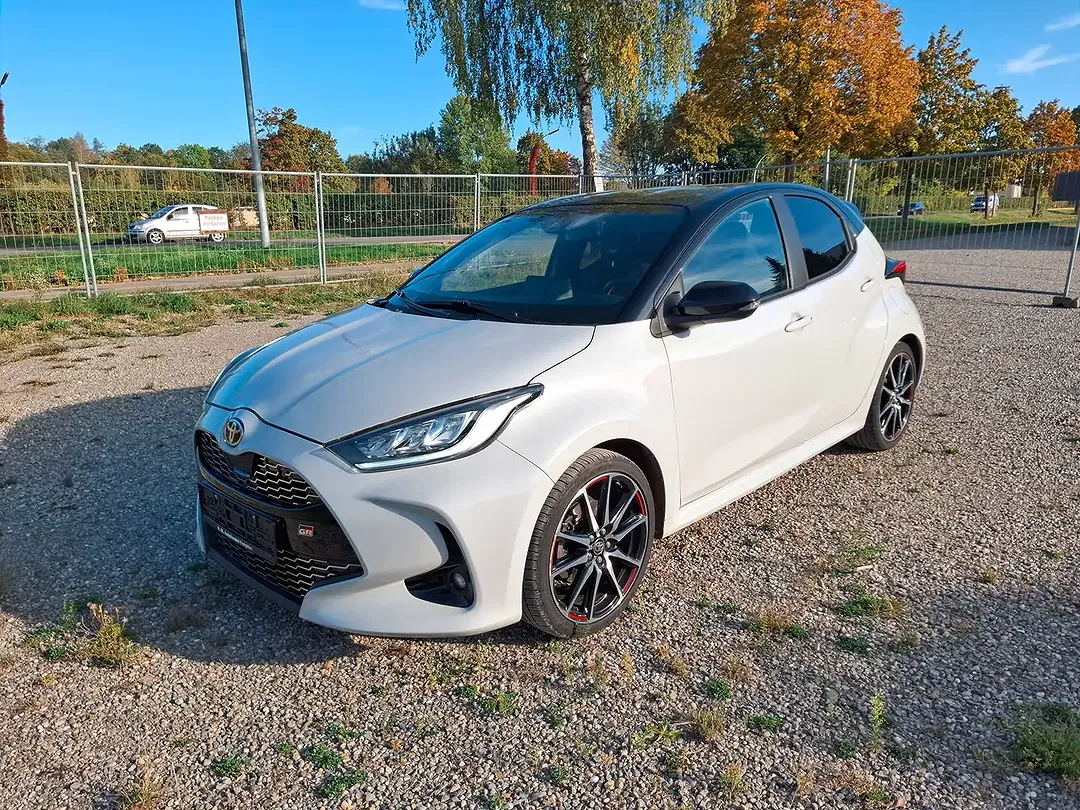 Toyota Yaris 1.5 GR Sport - foto 1