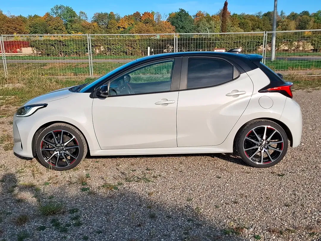 Toyota Yaris 1.5 GR Sport - foto 2