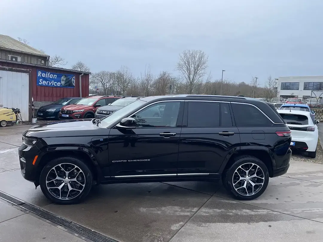 Jeep Grand Cherokee PHEV 4xe Summit Reserve - Thumbnail 3