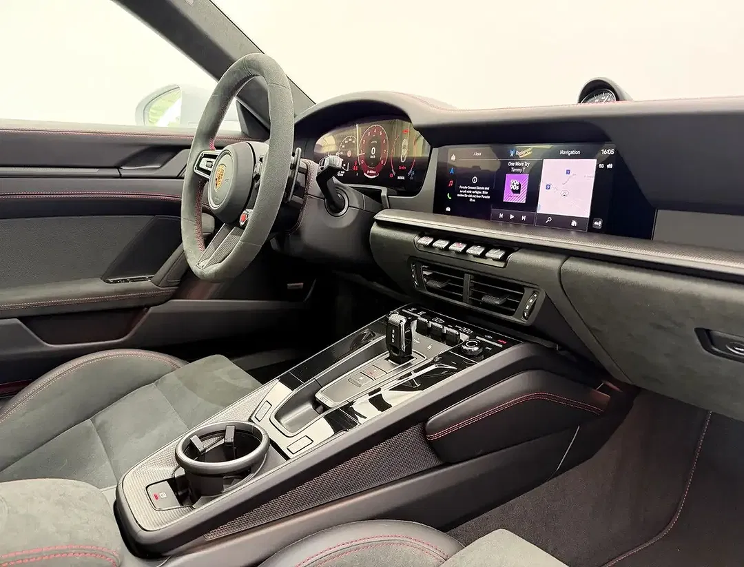 Porsche 911 T-Hybrid Carrera GTS Coupe - Thumbnail 10
