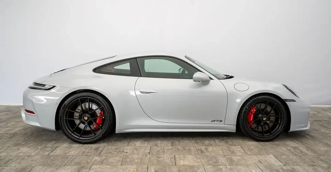Porsche 911 T-Hybrid Carrera GTS Coupe - Thumbnail 4