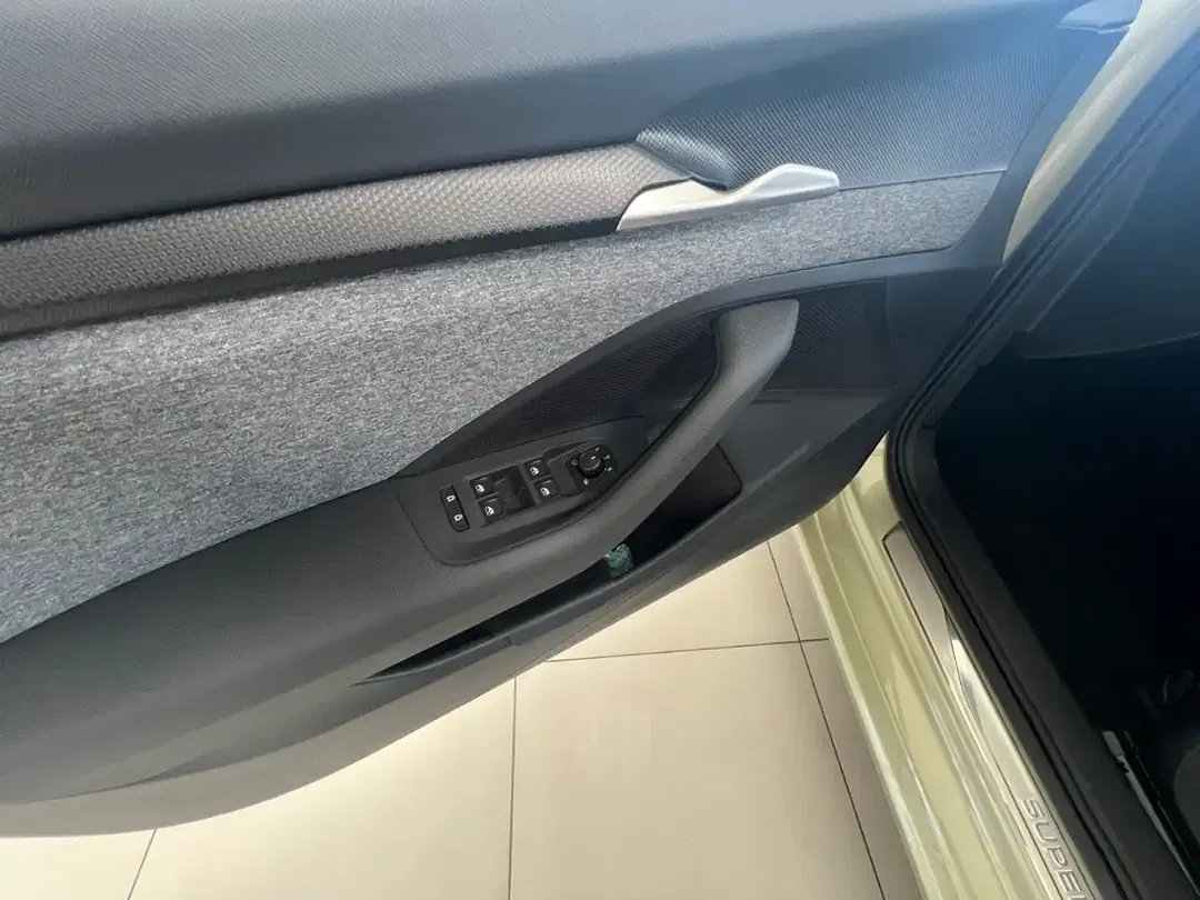 Skoda Superb 1.5 TSI MHEV Combi Selection - Thumbnail 8