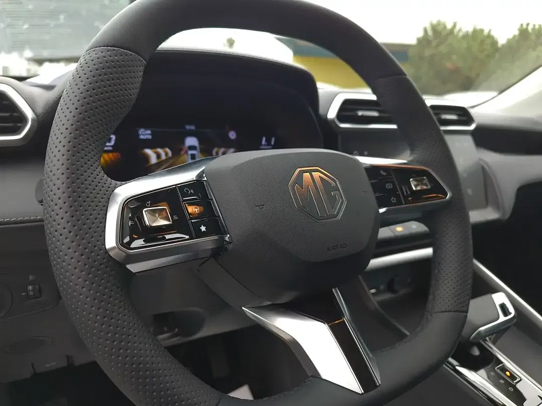 MG ZS Hybrid+ Luxury - Thumbnail 12