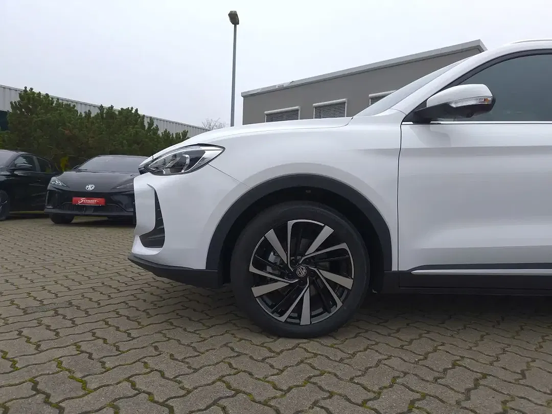 MG ZS Hybrid+ Luxury - Thumbnail 6