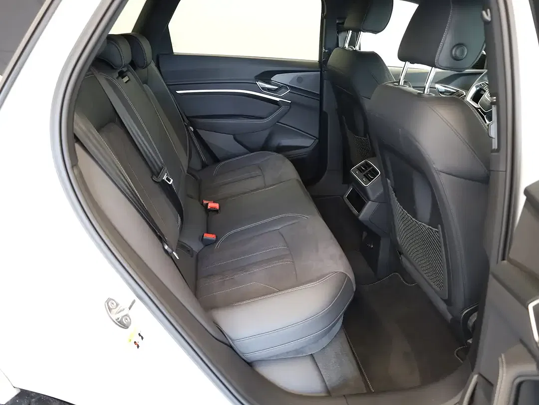 Audi Q8 50 e-tron quattro - Thumbnail 11