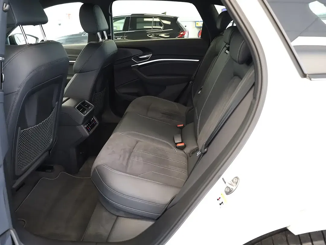 Audi Q8 50 e-tron quattro - Thumbnail 12