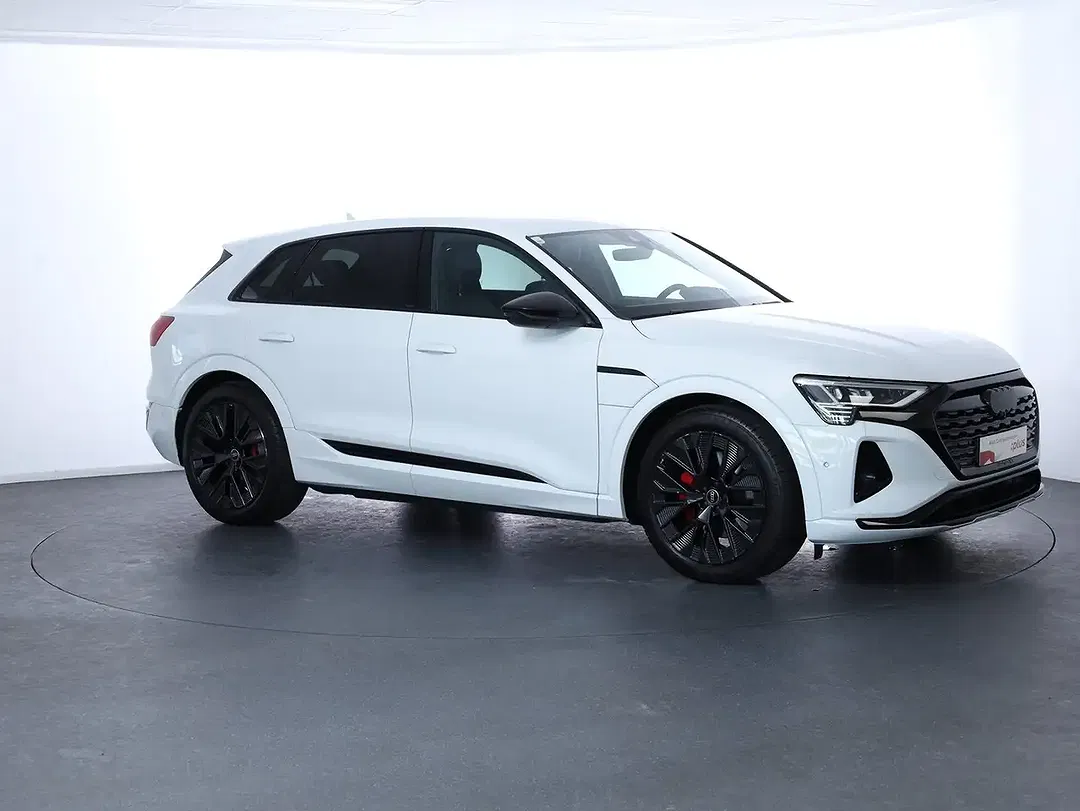 Audi Q8 50 e-tron quattro - Thumbnail 3