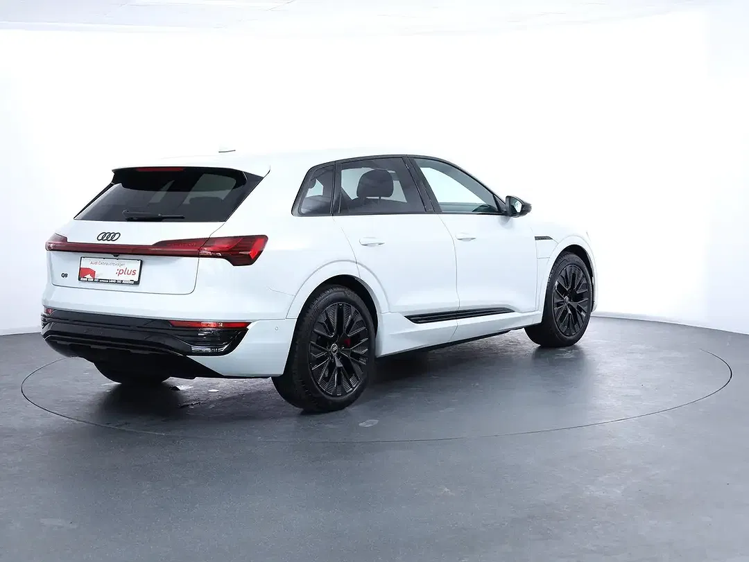 Audi Q8 50 e-tron quattro - Thumbnail 5