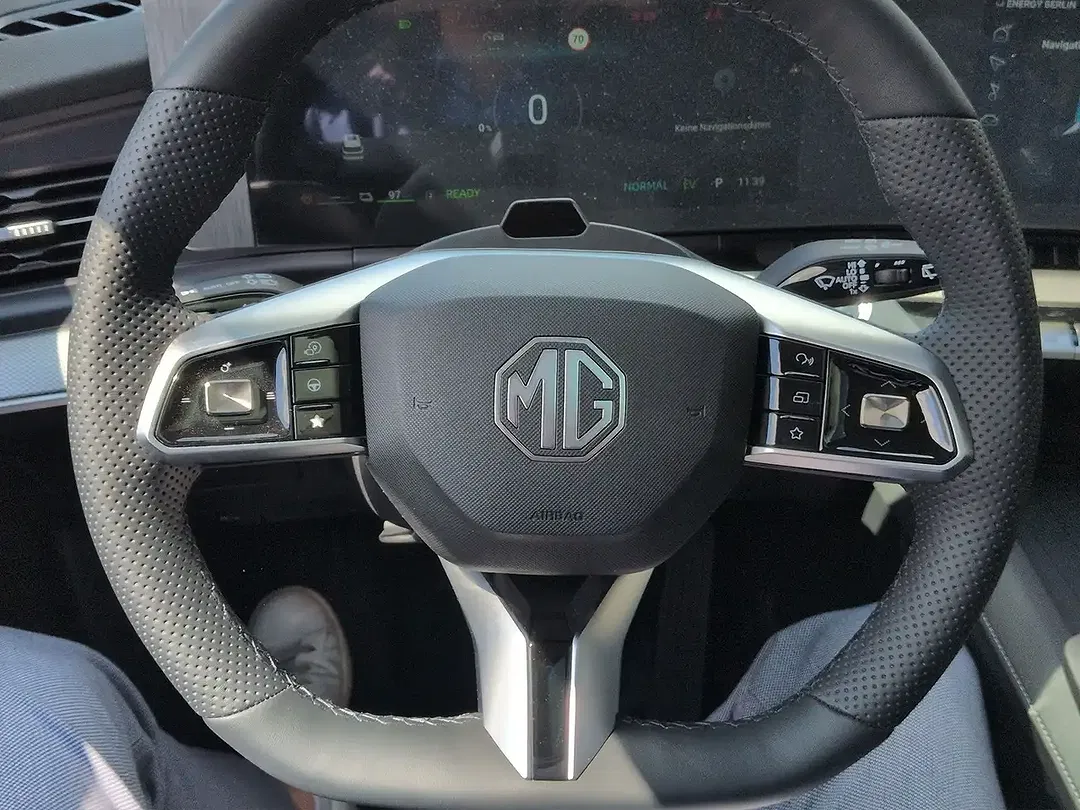 MG MGS9 Premium - Thumbnail 6