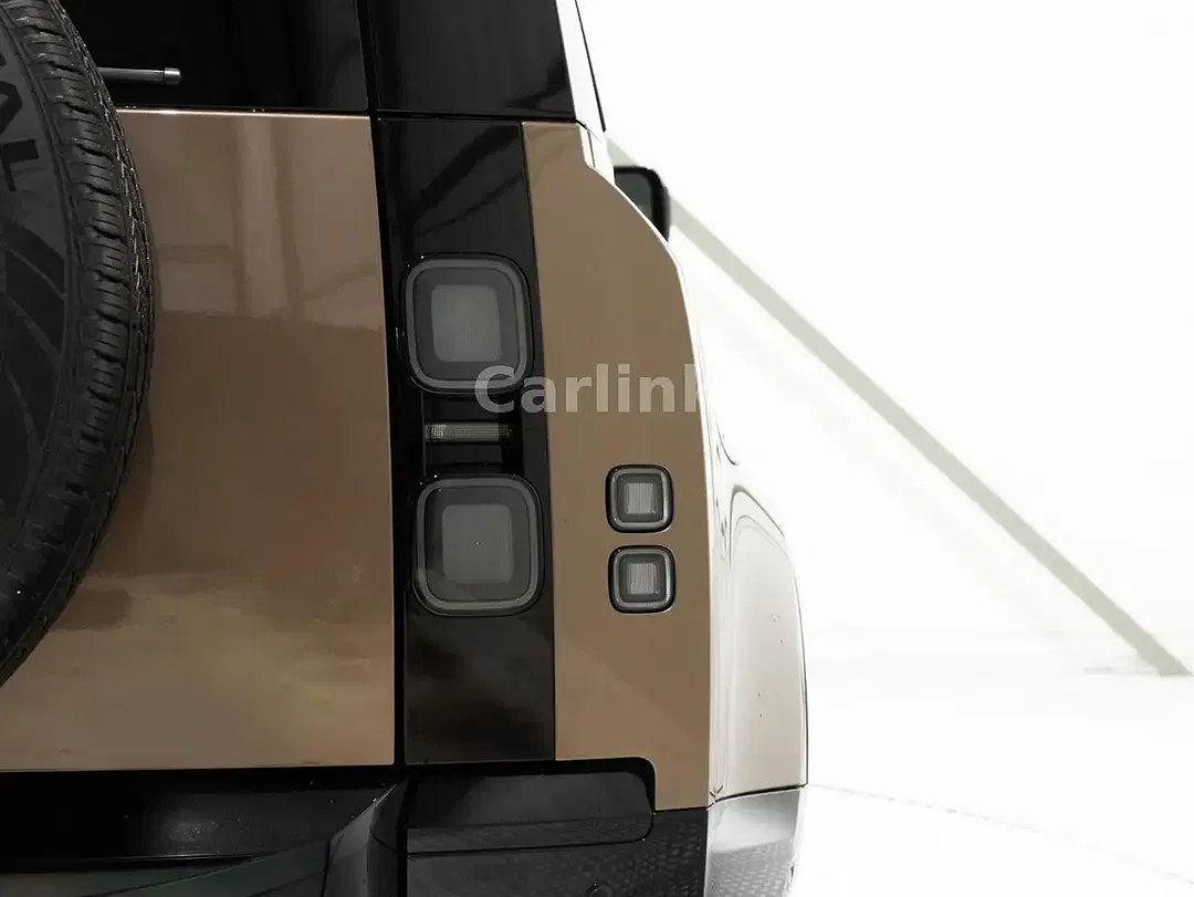 Land Rover Defender P300e PHEV X 110 - Thumbnail 14