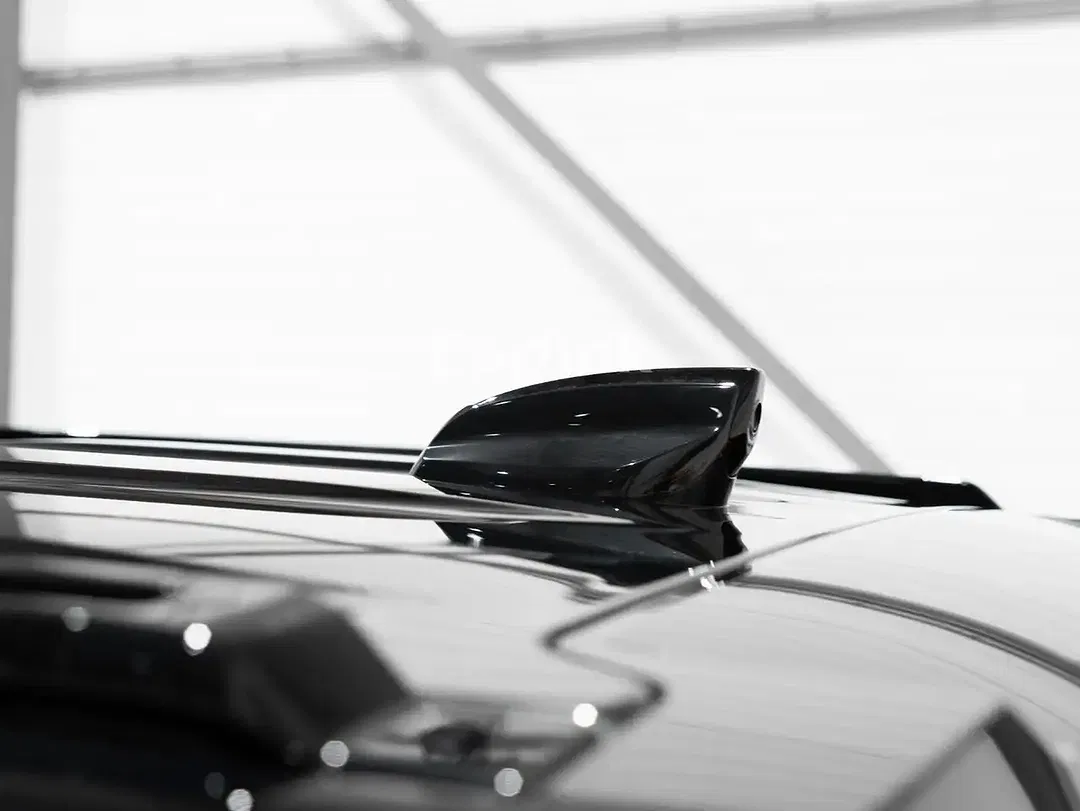 Land Rover Defender P300e PHEV X 110 - Thumbnail 8