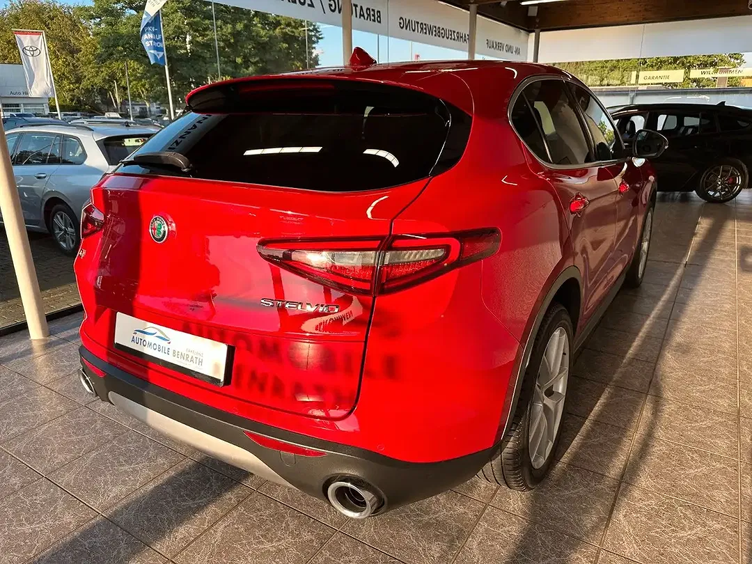 Alfa Romeo Stelvio Q4 Super - Thumbnail 9