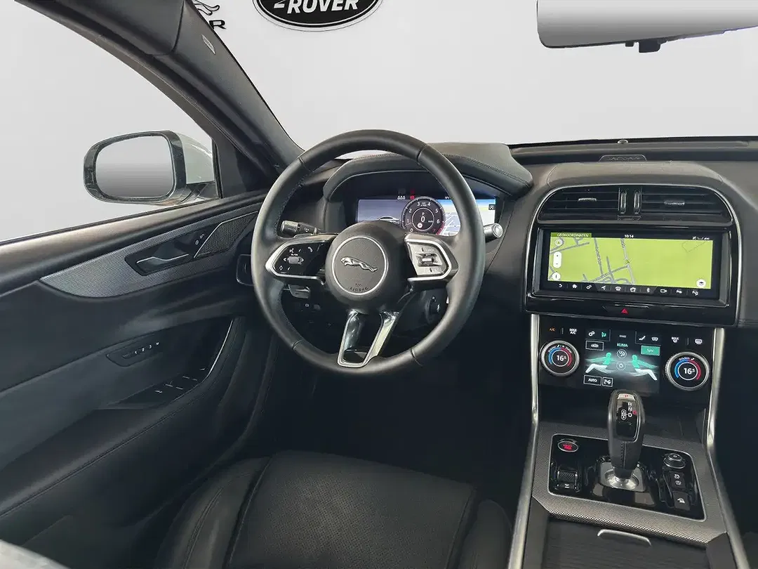 Jaguar XE P250 HSE - Thumbnail 10