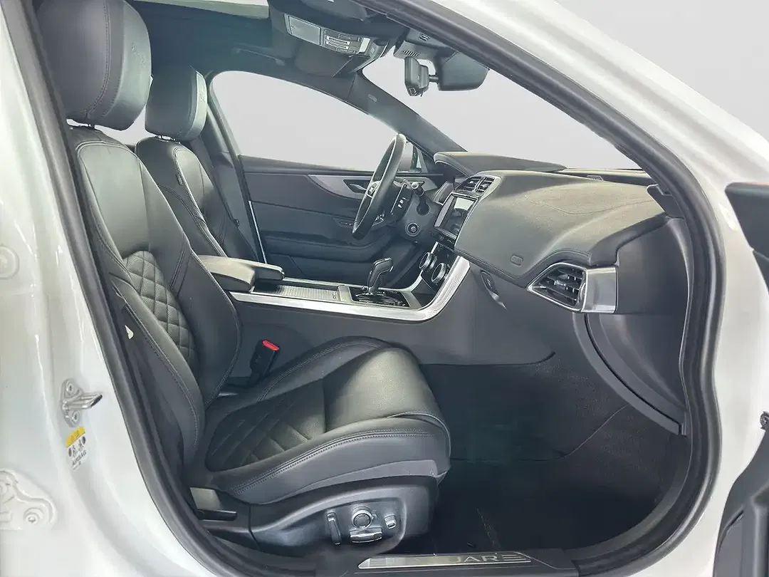 Jaguar XE P250 HSE - Thumbnail 12