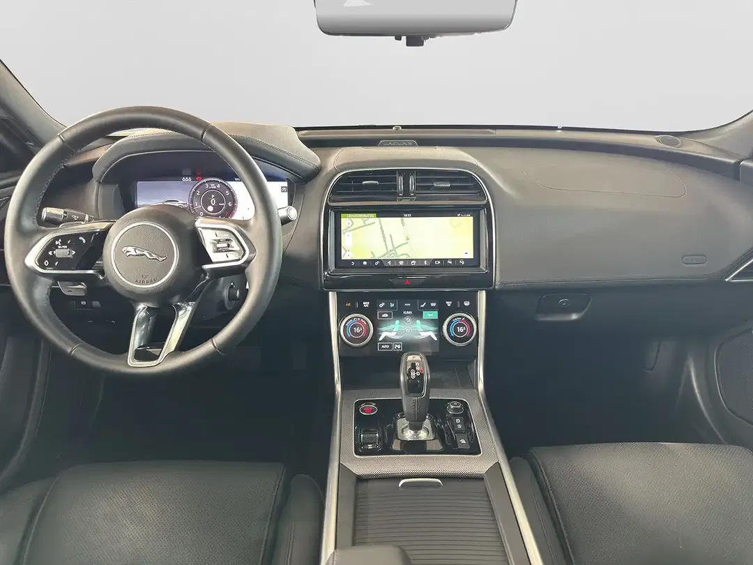 Jaguar XE P250 HSE - Thumbnail 9