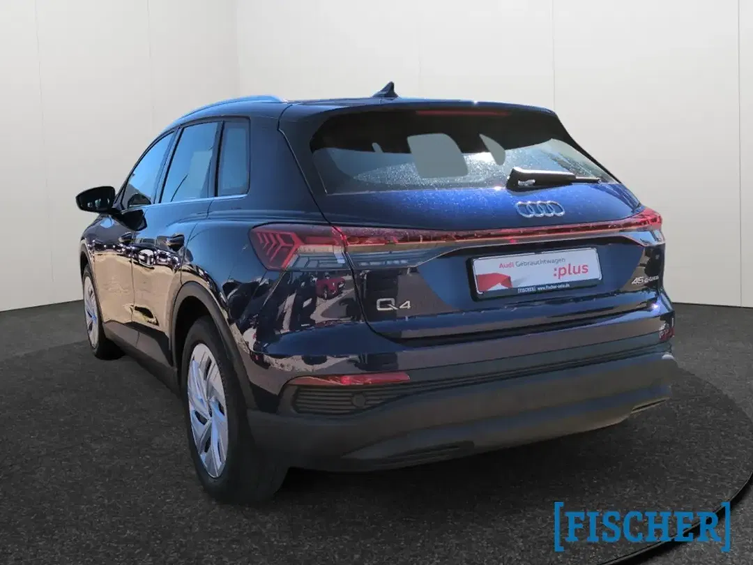 Audi Q4 e-tron 45 - Thumbnail 4