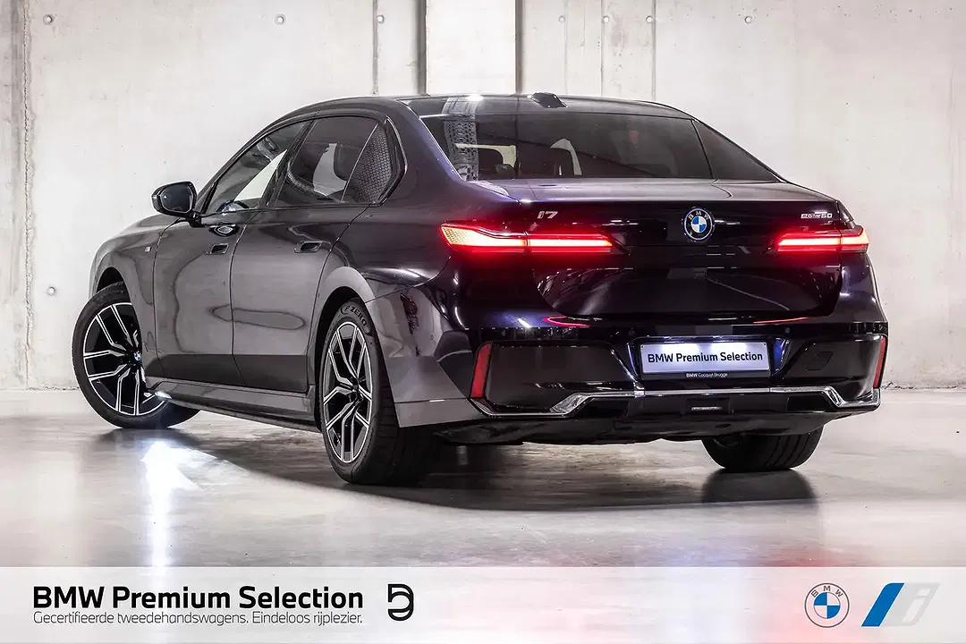 BMW i7 eDrive M Sport Pro - Thumbnail 3