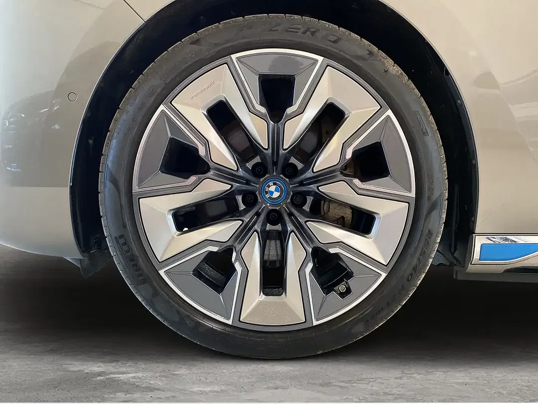 BMW i7 xDrive - Thumbnail 9