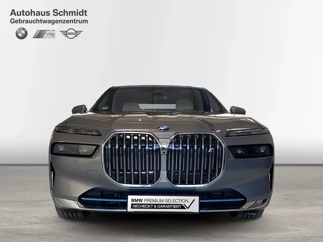 BMW i7 xDrive - Thumbnail 4