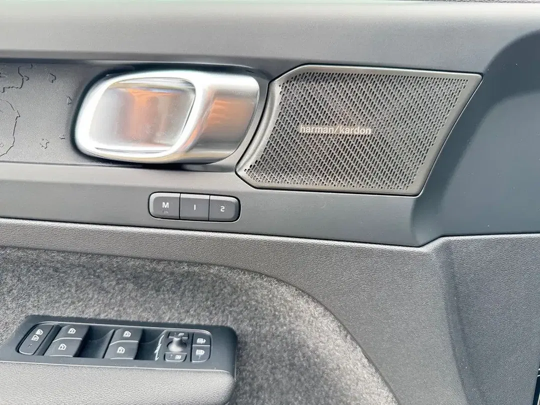 Volvo EX40 AWD Twin Motor Edition Plus - Thumbnail 12