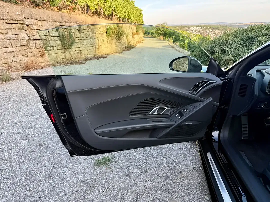 Audi R8 5.2 FSI quattro Coupe - Thumbnail 10