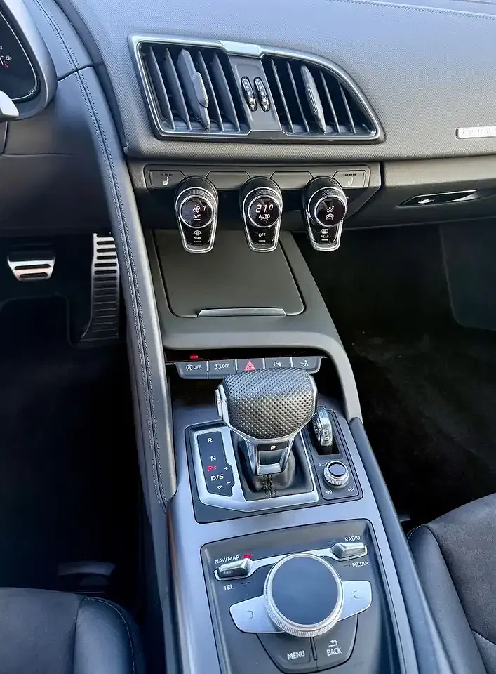 Audi R8 5.2 FSI quattro Coupe - Thumbnail 16