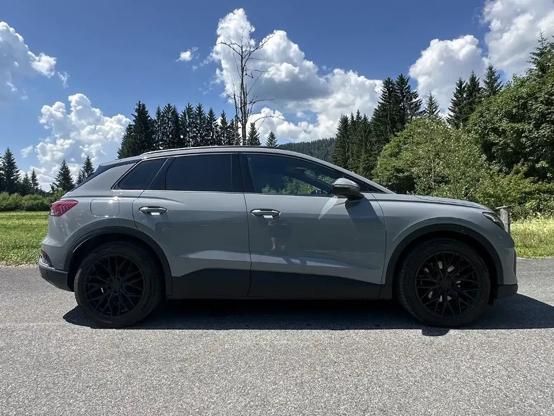 Audi e-tron 35 55 Q4 Sportback Black Edition - Thumbnail 4