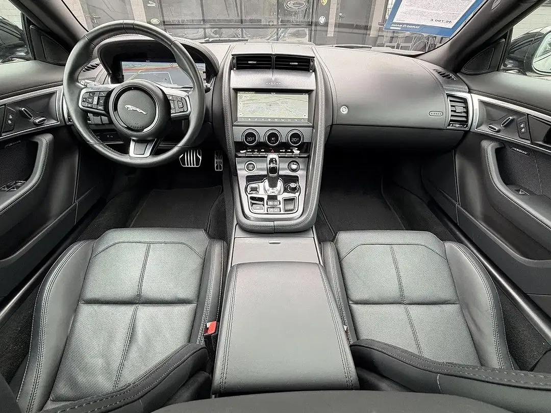 Jaguar F-Type P300 R-Dynamic - Thumbnail 8