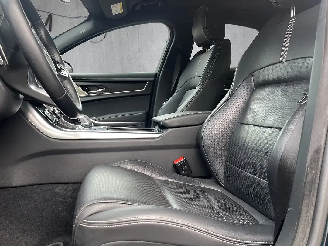 Jaguar XF R-Dynamic - Thumbnail 9